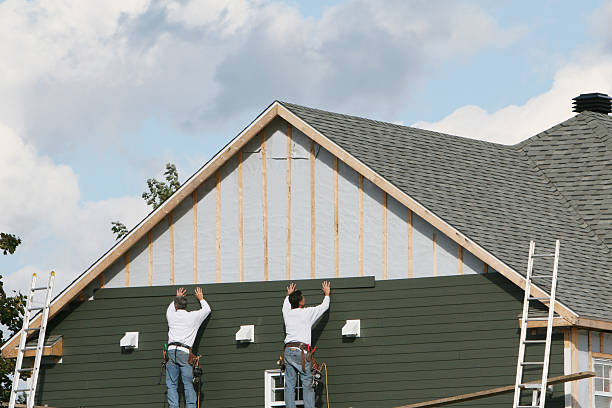 Professional Siding Installation technician working in Delaplane, VA